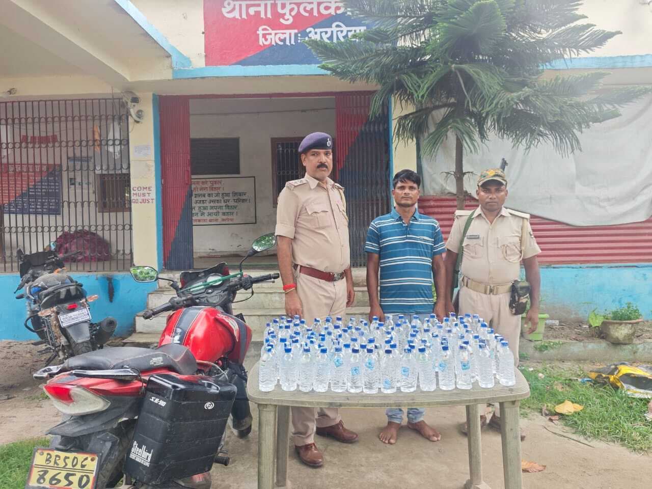 35 लीटर शराब के साथ तस्कर गिरफ्तार