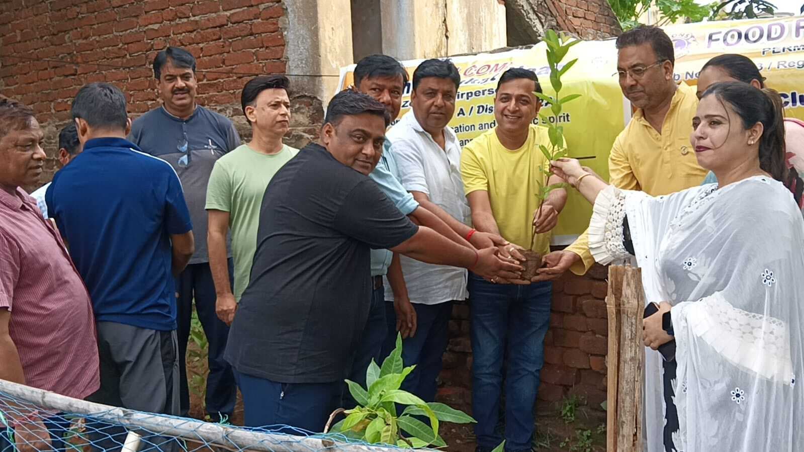 श्यामा प्रसाद मुखर्जी जयंती पर लायंस क्लब ने किया पौधरोपण