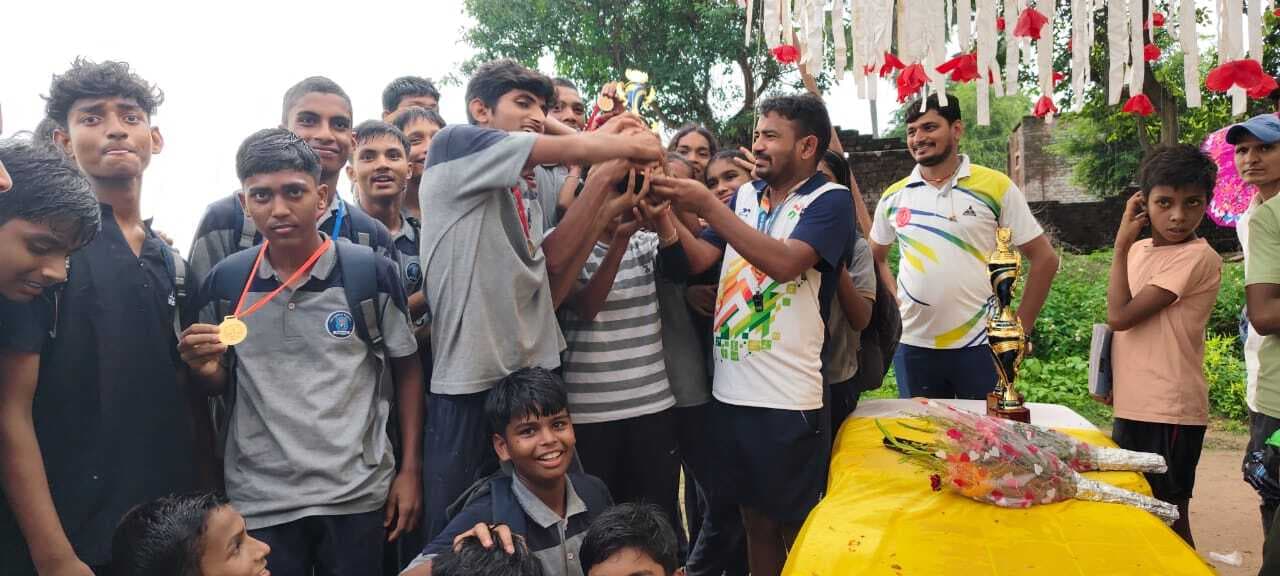 दीक्षा नवादा की टीम प्रतियोगिता की विजेता बनीं