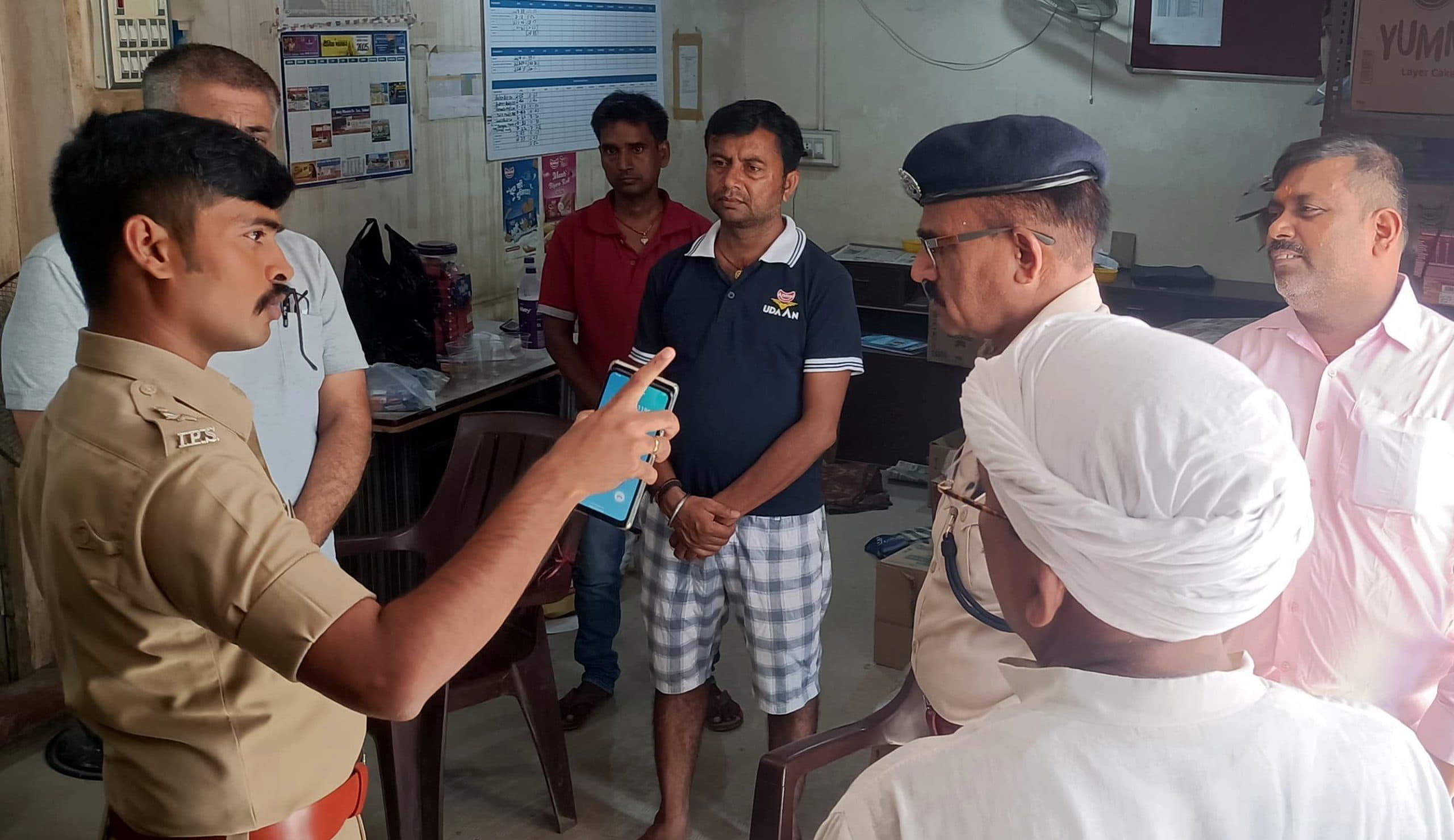 बिस्कुट एजेंसी लूट में पुलिस को हिस्ट्रीशीटरों पर शक, जांच तेज