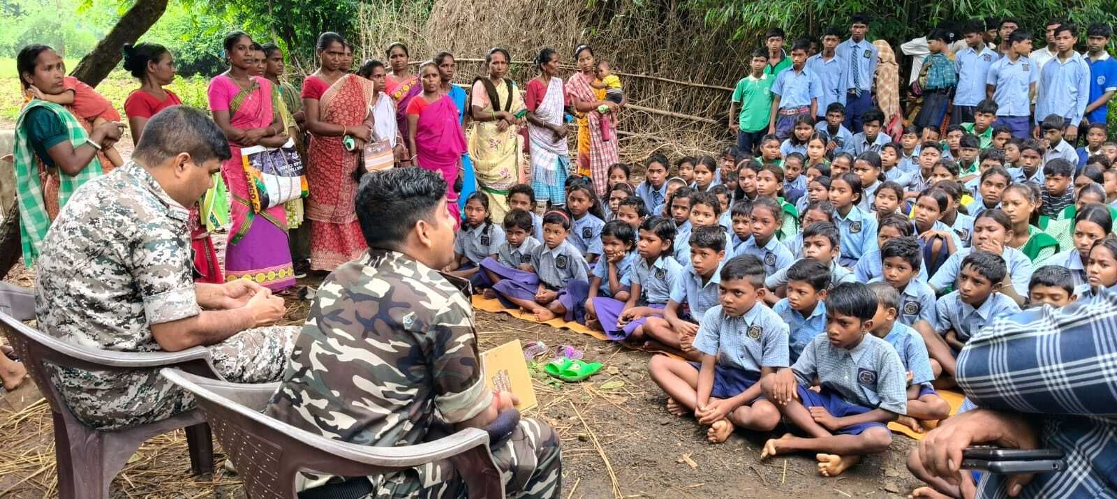 वाहन चलाते समय हेलमेट व सीट बेल्ट लगायें : थाना प्रभारी