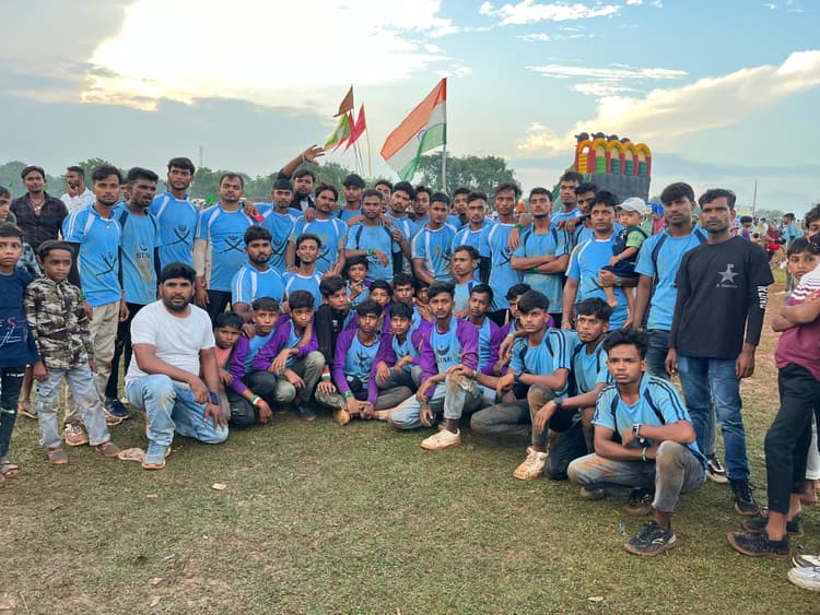 पालोजोरी: मुहर्रम पर निकाला भव्य ताजिया व अखाड़ा जुलूस