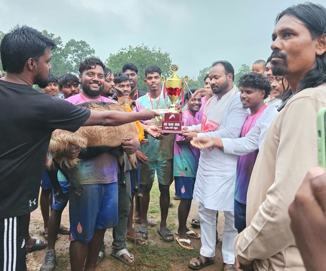 चीता इलेवन खलारी की टीम चैंपियन