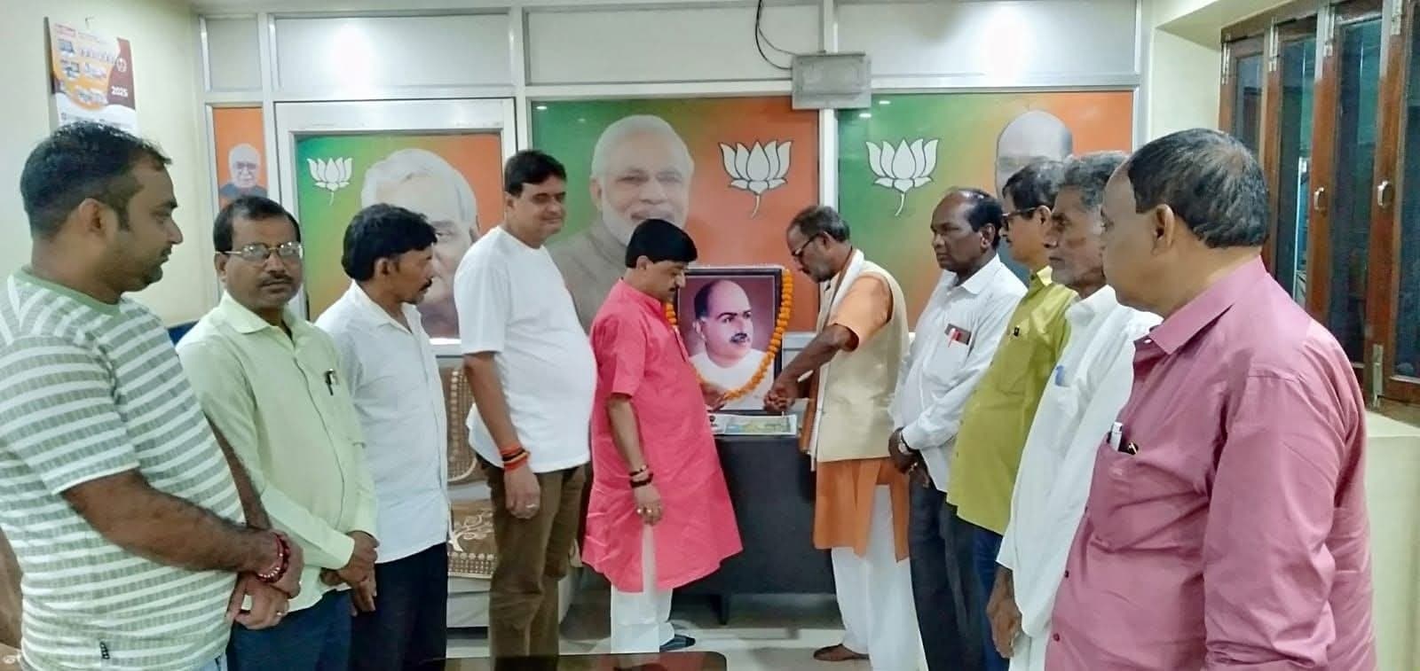 Bokaro News : भाजपाइयों ने डॉ श्यामा प्रसाद मुखर्जी को दी श्रद्धांजलि