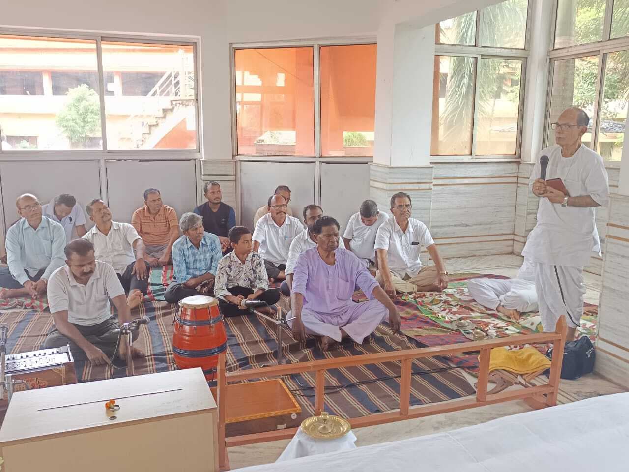 Chaibasa News : अनुकूल चंद्र के बताये मार्ग पर चलने का लिया संकल्प