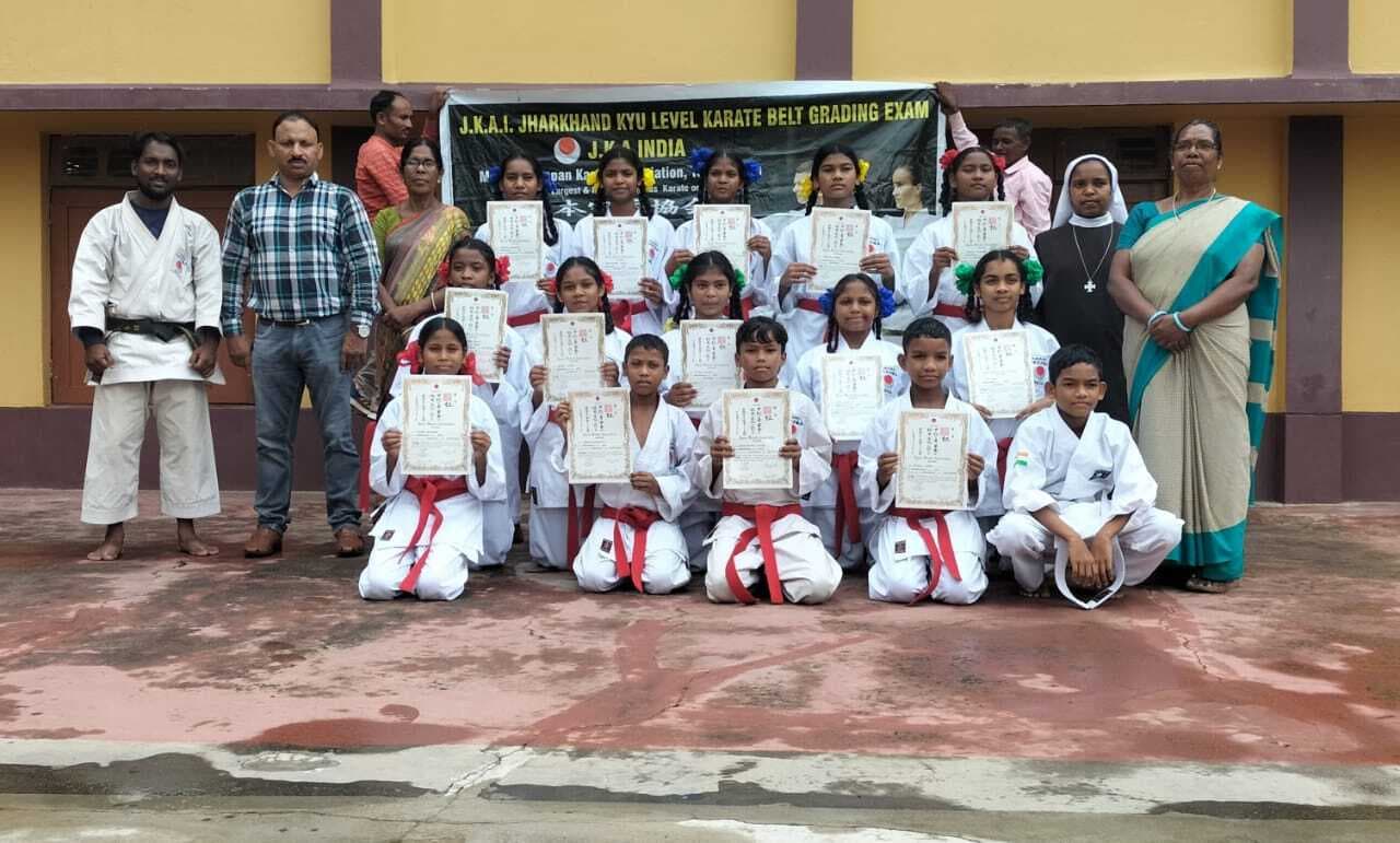 Chaibasa News : कराटे ग्रेडिंग परीक्षा में आर्यन केरकेट्टा का सर्वश्रेष्ठ प्रदर्शन