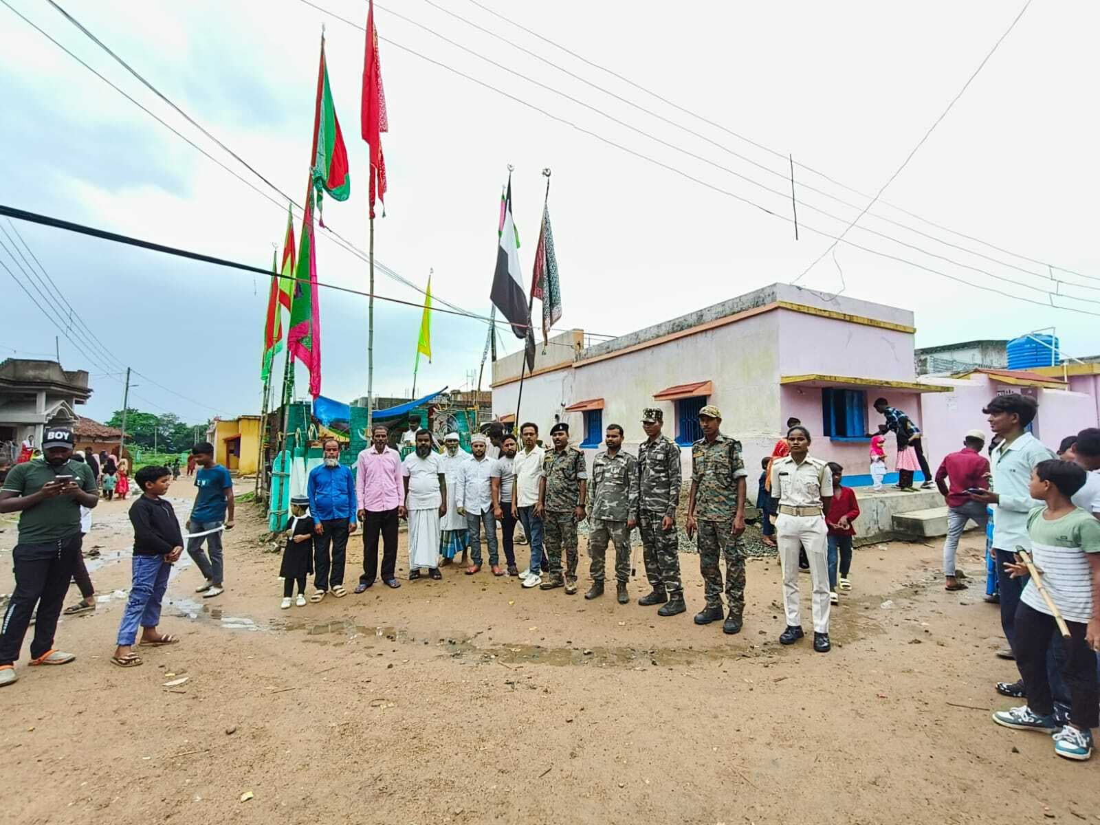 Seraikela Kharsawan News : शोभापुर में मुहर्रम जुलूस निकला, युवाओं ने दिखाये करबत और लाठी का अद्भुत प्रदर्शन