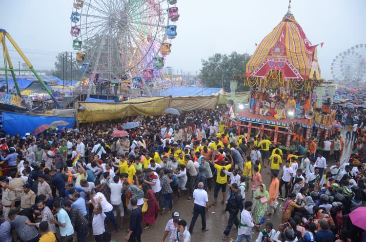 Ranchi News : घर लौटे जगत के नाथ, माता लक्ष्मी ने मान-मनौव्वल के बाद दिया प्रवेश