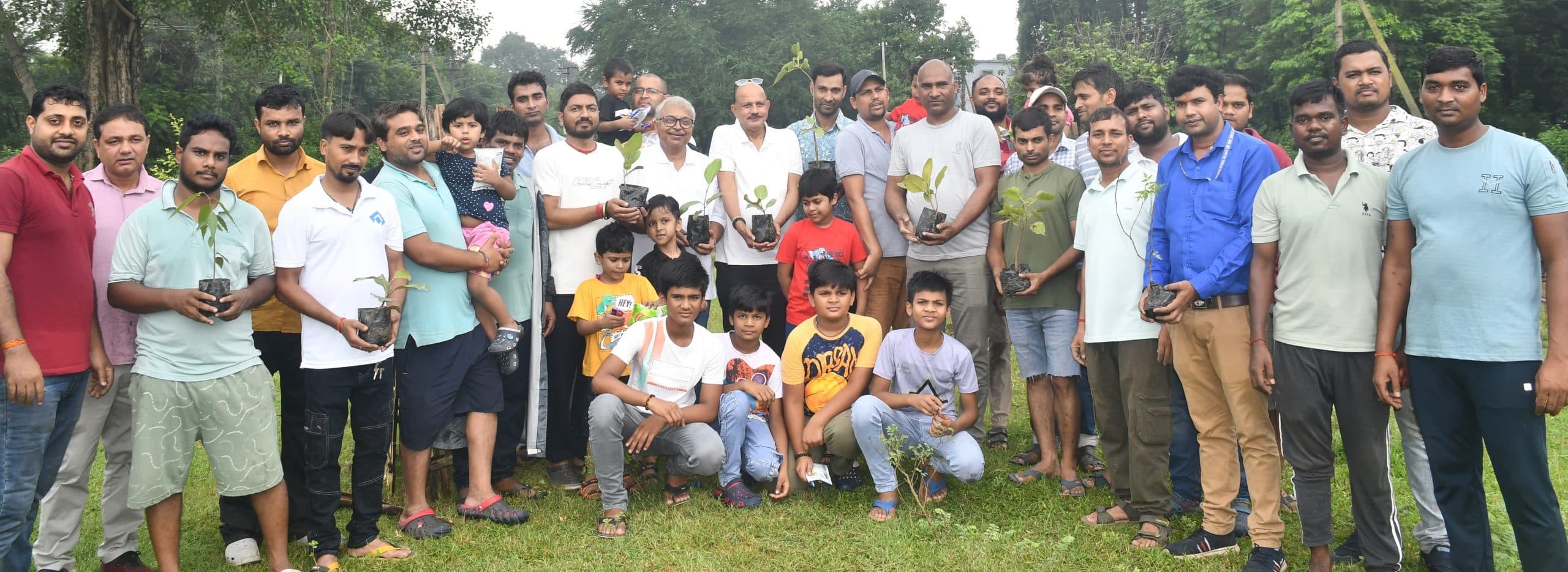 Bokaro News : बीएसएल कर्मियों ने सेक्टर 06 से की पौधरोपण अभियान की शुरुआत