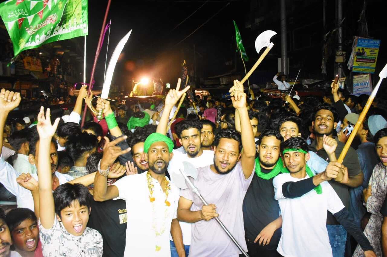 Dhanbad News: अकीदत के साथ निकाला गया जुलूस, गूंजे या अली या हुसैन के नारे