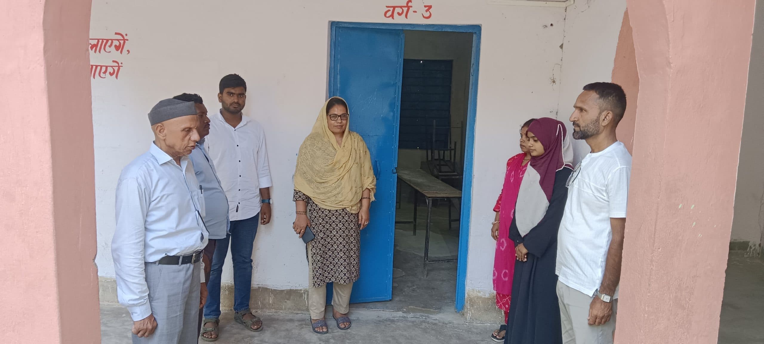 कमालपुर में उर्दू विद्यालय से पंखों की चोरी