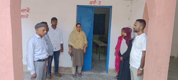 कमालपुर में उर्दू विद्यालय से पंखों की चोरी