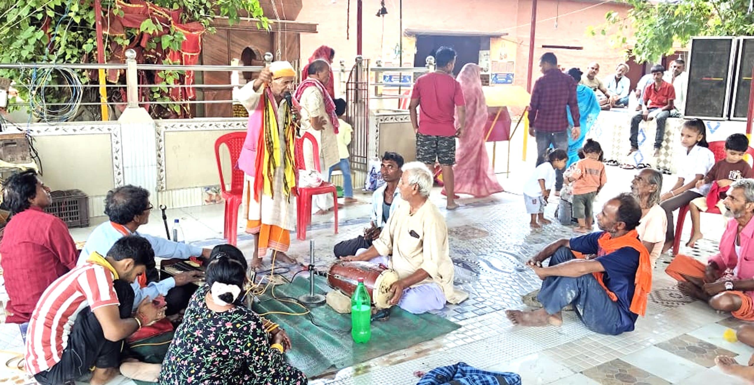 टूकर बाबा के जयकारे और भक्ति गीत से देर रात तक गूंजता रहा क्षेत्र, निर्वाण दिवस पर उमड़ी हजारों श्रद्धालुओं की भीड़