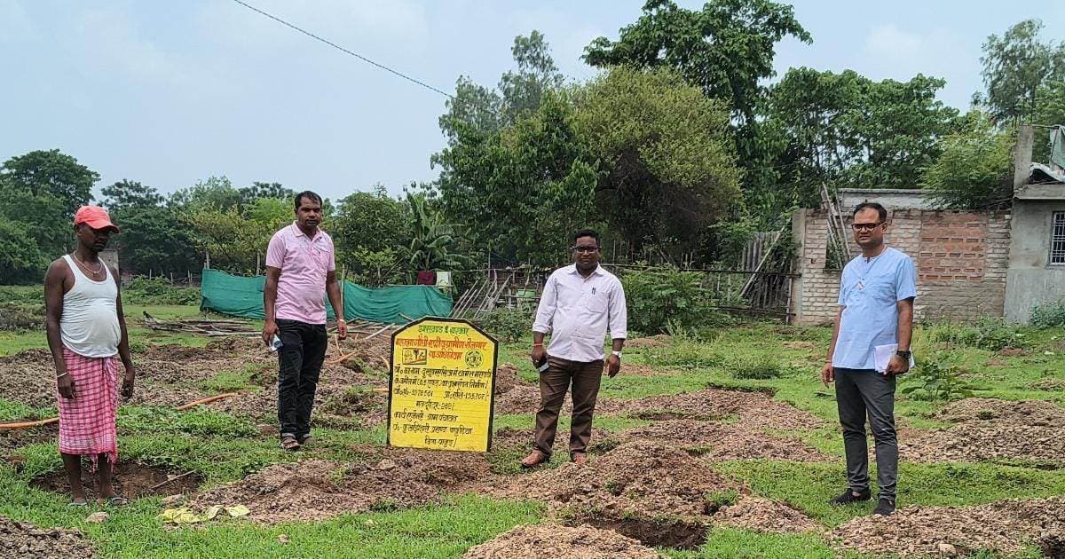 विकास योजनाओं का एई व बीपीओ ने किया निरीक्षण