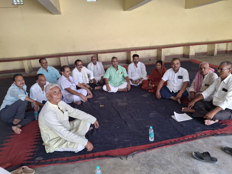 Samastipur News:बैठक में नहीं आये प्रशासनिक  पदाधिकारी, सदस्यों ने जताया रोष