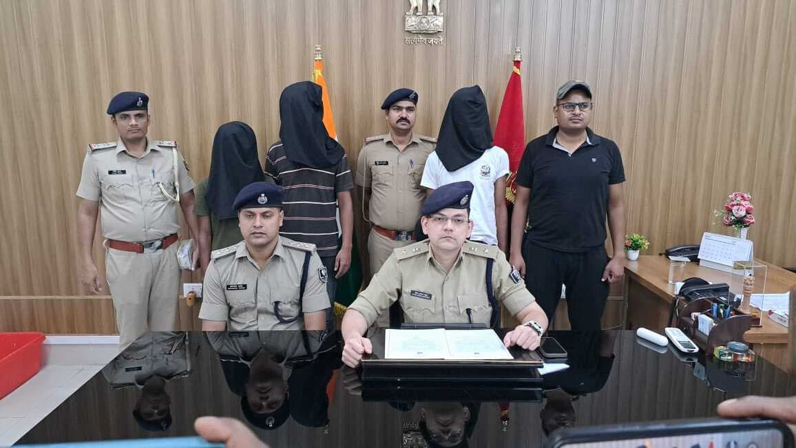 कार्रवाई : छापेमारी में 16.32 किलोग्राम गांजा बरामद, 2.71 लाख रुपये जब्त