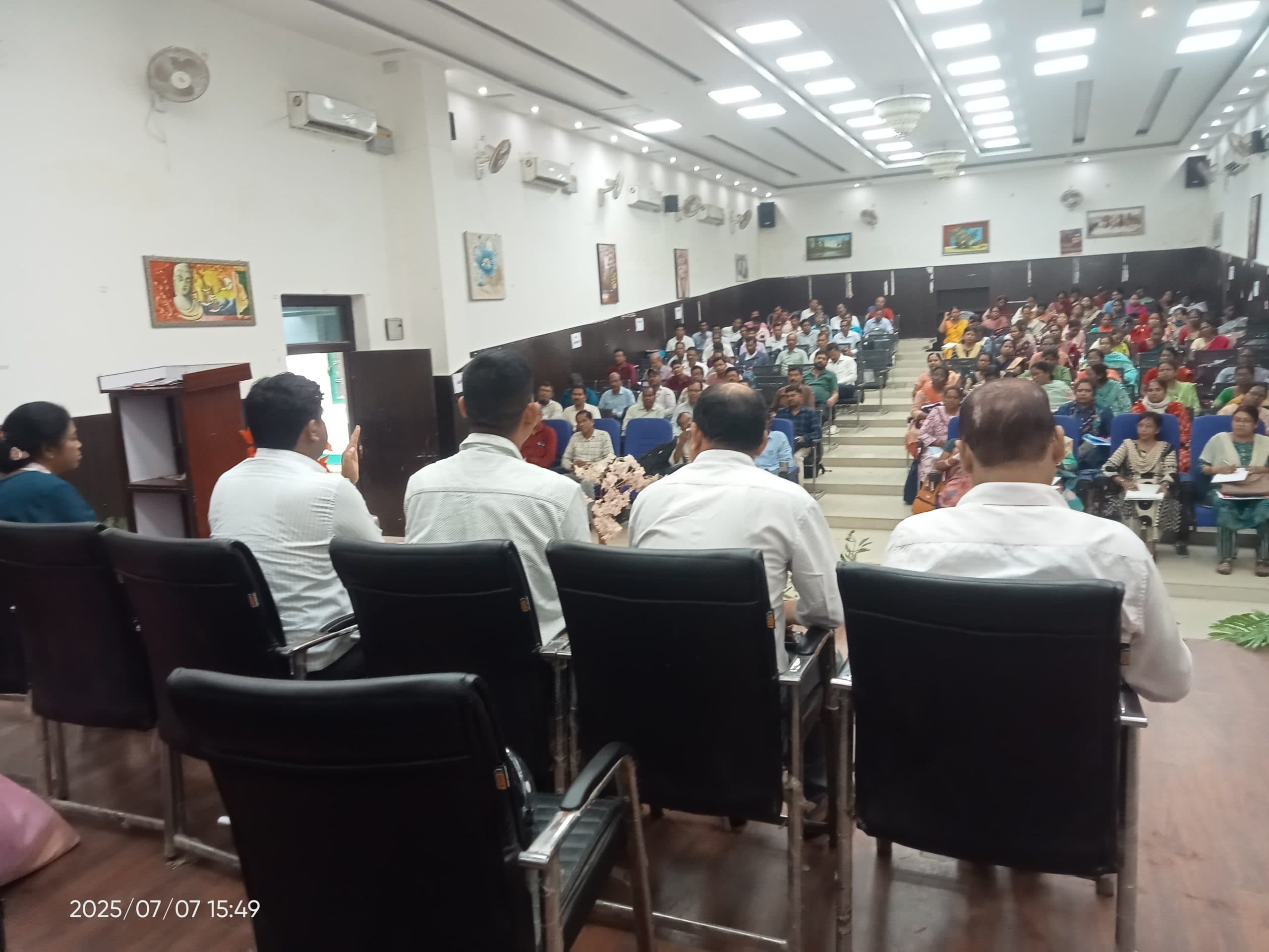 मासिक गुरु गोष्ठी में योजनाओं की हुई समीक्षा