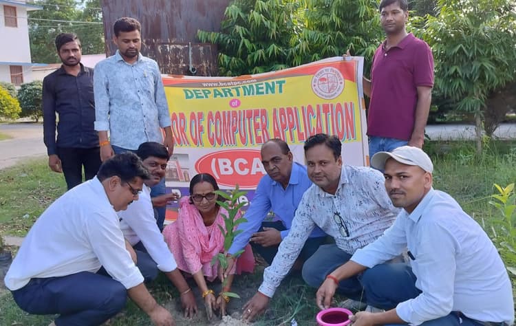 वन महोत्सव - अधिक से अधिक लगाएं पौधा- प्रधानाचार्य