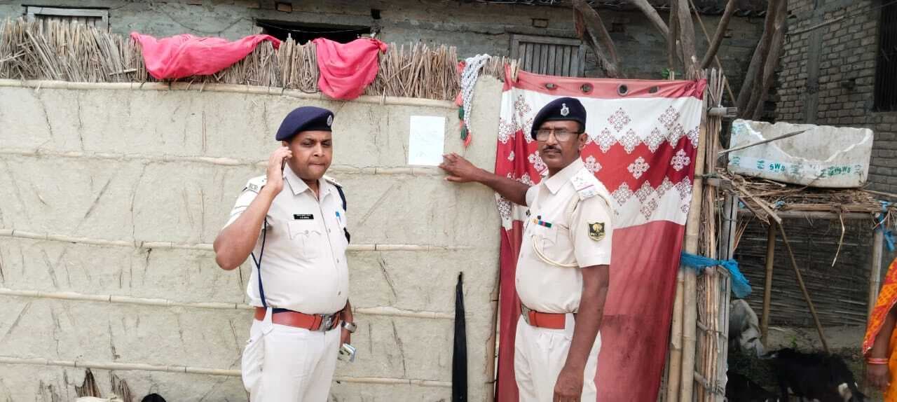 Motihari: छह आरोपियों के घर पर चिपकाया गया इश्तेहार