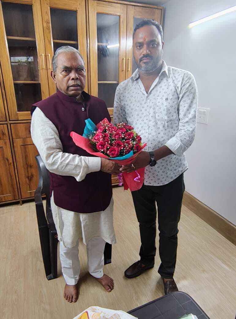 Jamshedpur News : कांग्रेस प्रदेश अध्यक्ष से मिले जमशेदपुर जिला कांग्रेस सचिव, पेश की रिपोर्ट कार्ड