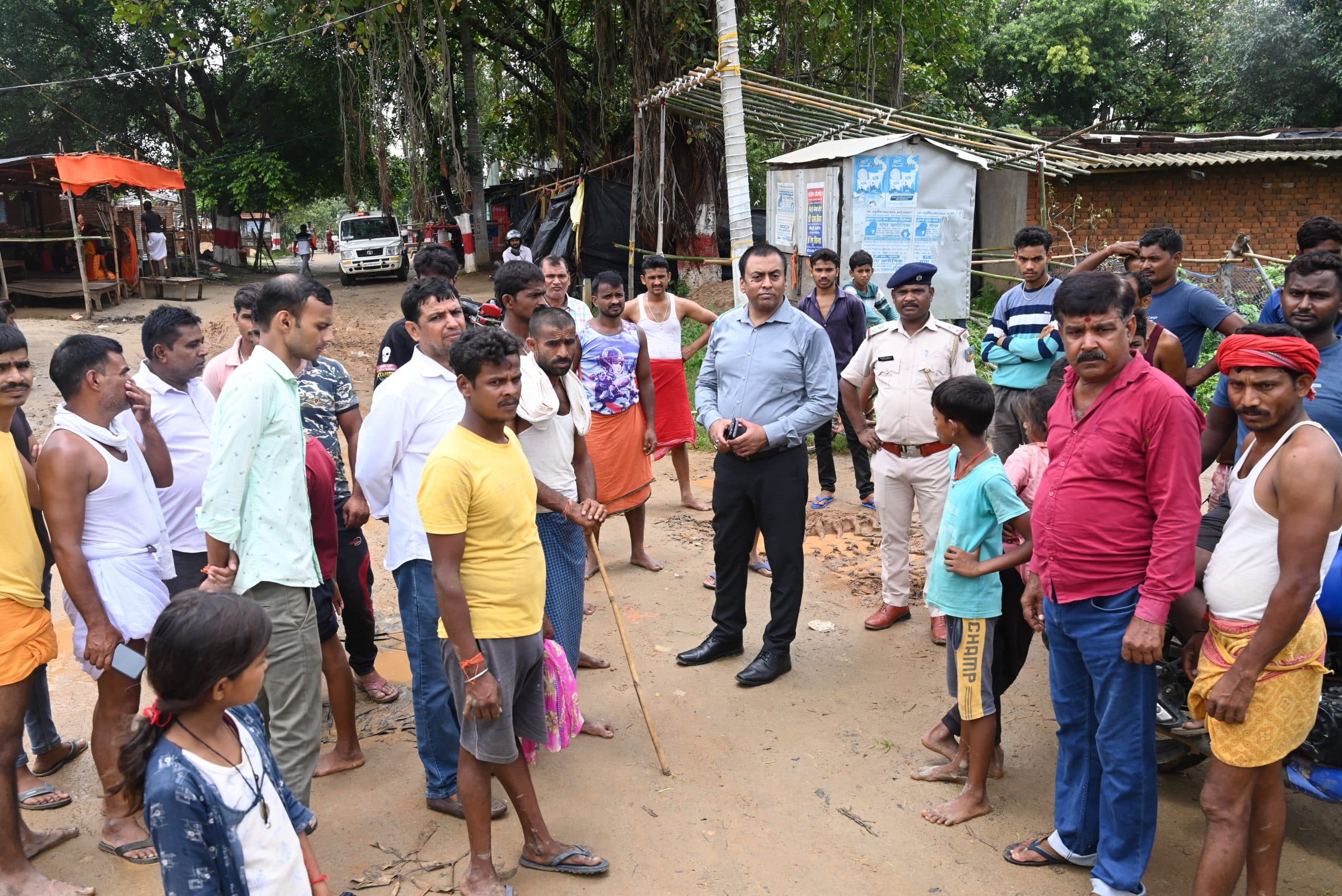 Deoghar news : कांवरिया पथ में बिजली खंभे से पांच फीट अंदर लगायें दुकानें, नहीं तो कार्रवाई