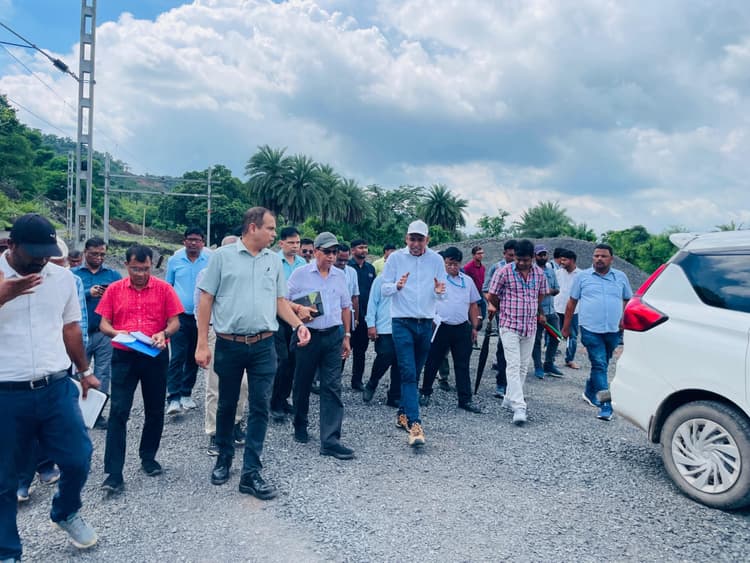 बरहरवा रेलवे रैक लोडिंग यार्ड में हुई दुर्घटना मामले में दिल्ली से आयी टीम ने की जांच