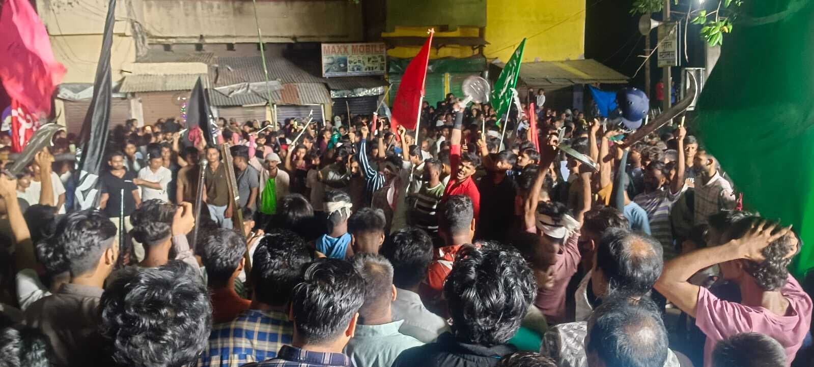 अखाड़ा जुलूस के मिलन के बाद ईदगाह में किया पहलाम