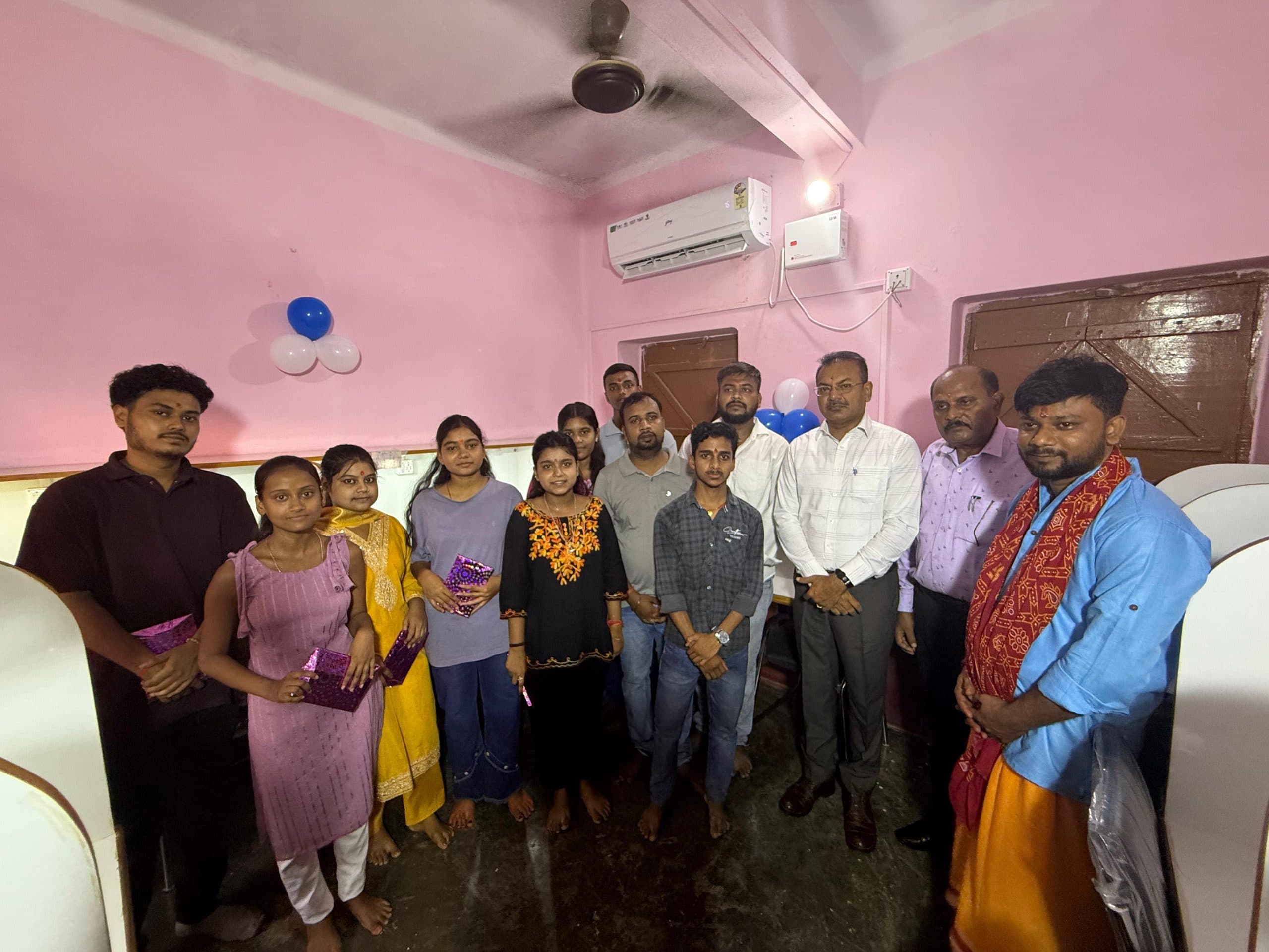 .ज्ञान कोष क्लासेस ने मनाया प्रथम स्थापना दिवस, डिजिटल लाइब्रेरी का हुआ शुभारंभ