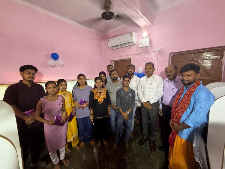 .ज्ञान कोष क्लासेस ने मनाया प्रथम स्थापना दिवस, डिजिटल लाइब्रेरी का हुआ शुभारंभ