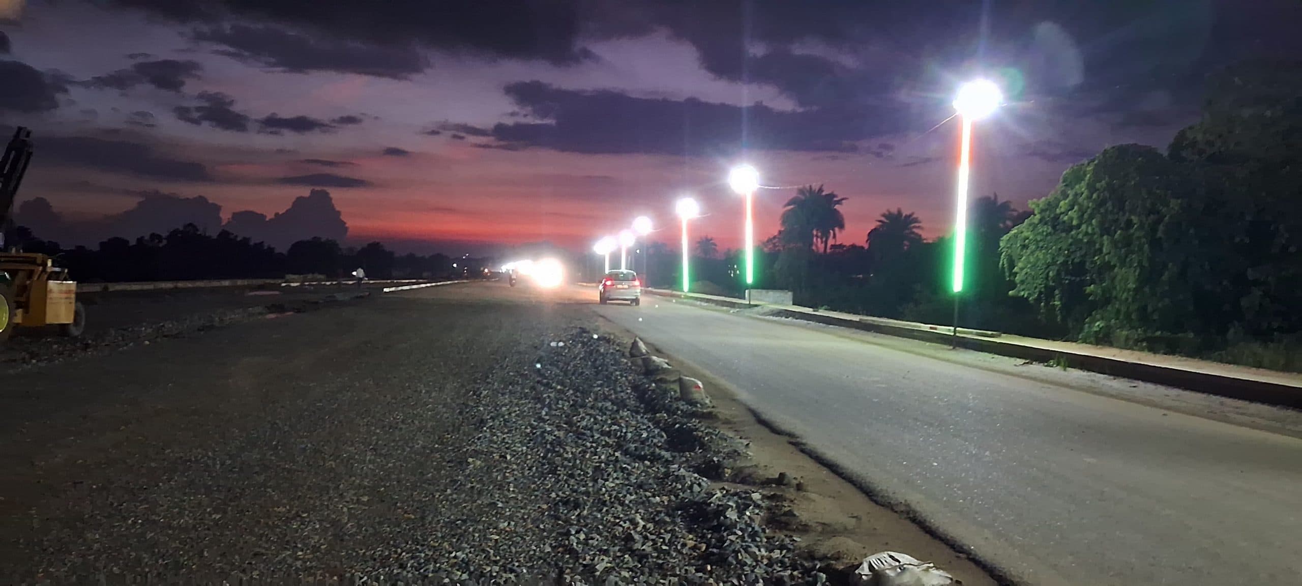 Deoghar News : दुधिया रौशनी से जगमग रहेगा देवघर-बासुकिनाथ मार्ग