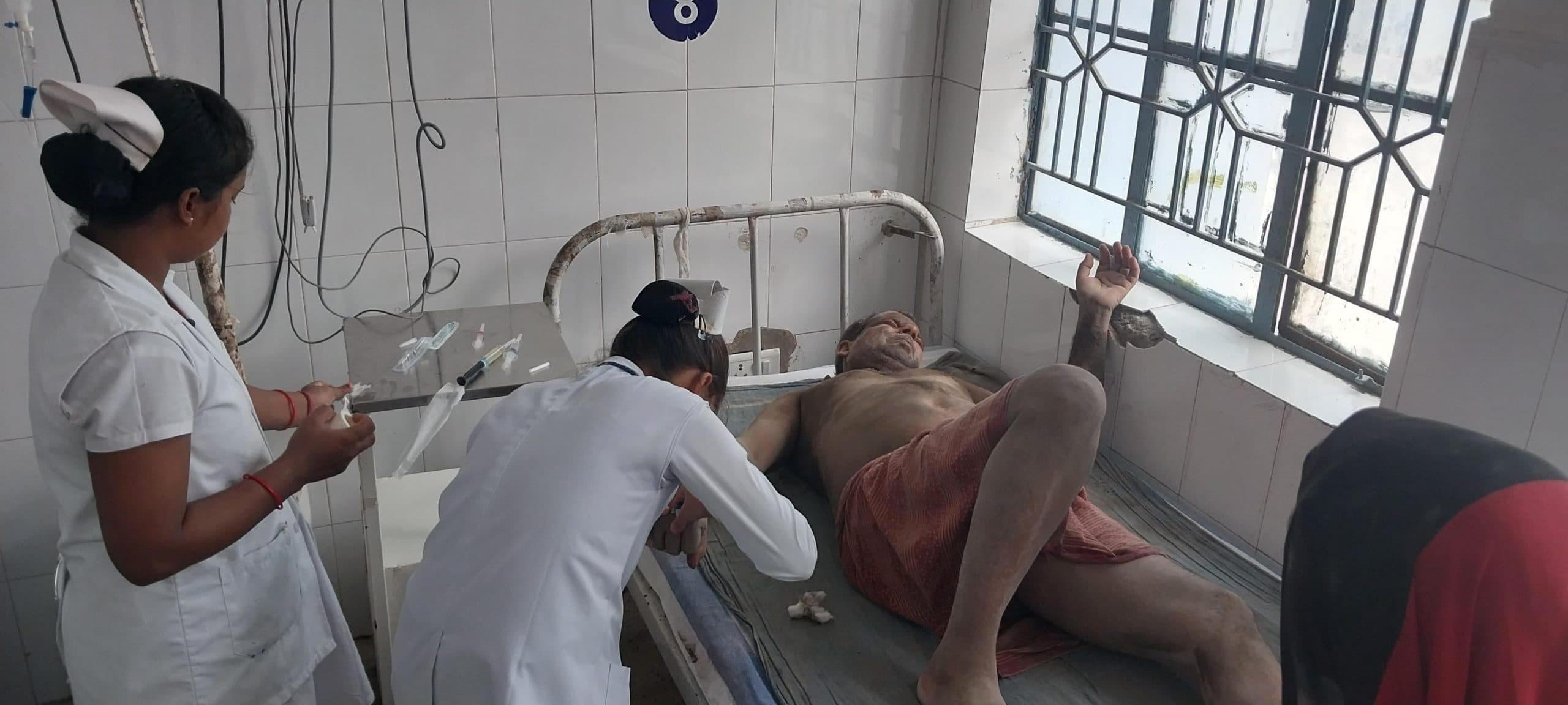 करेंट के चपेट में आया युवक, हालत गंभीर