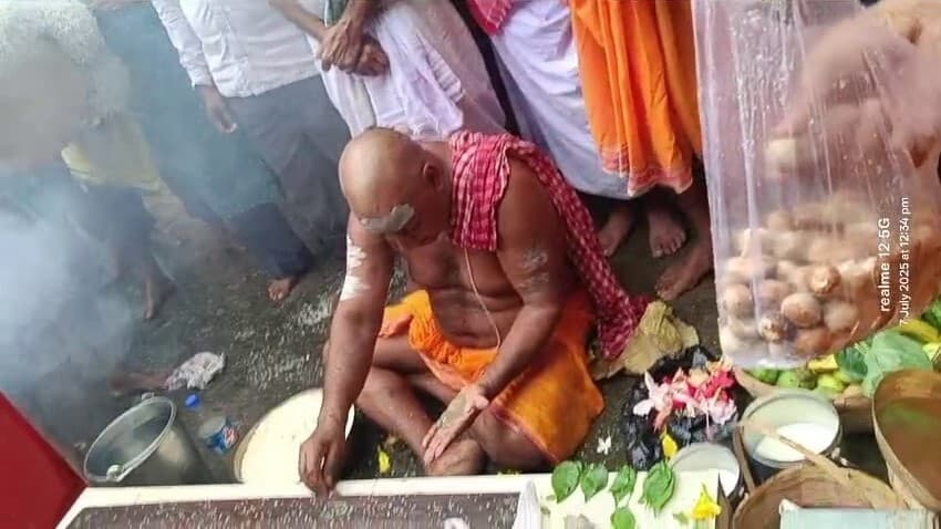 Deoghar News : सतरिया में दुबे बाबा को चढ़ाया गया 25 क्विंटल खीर का भोग