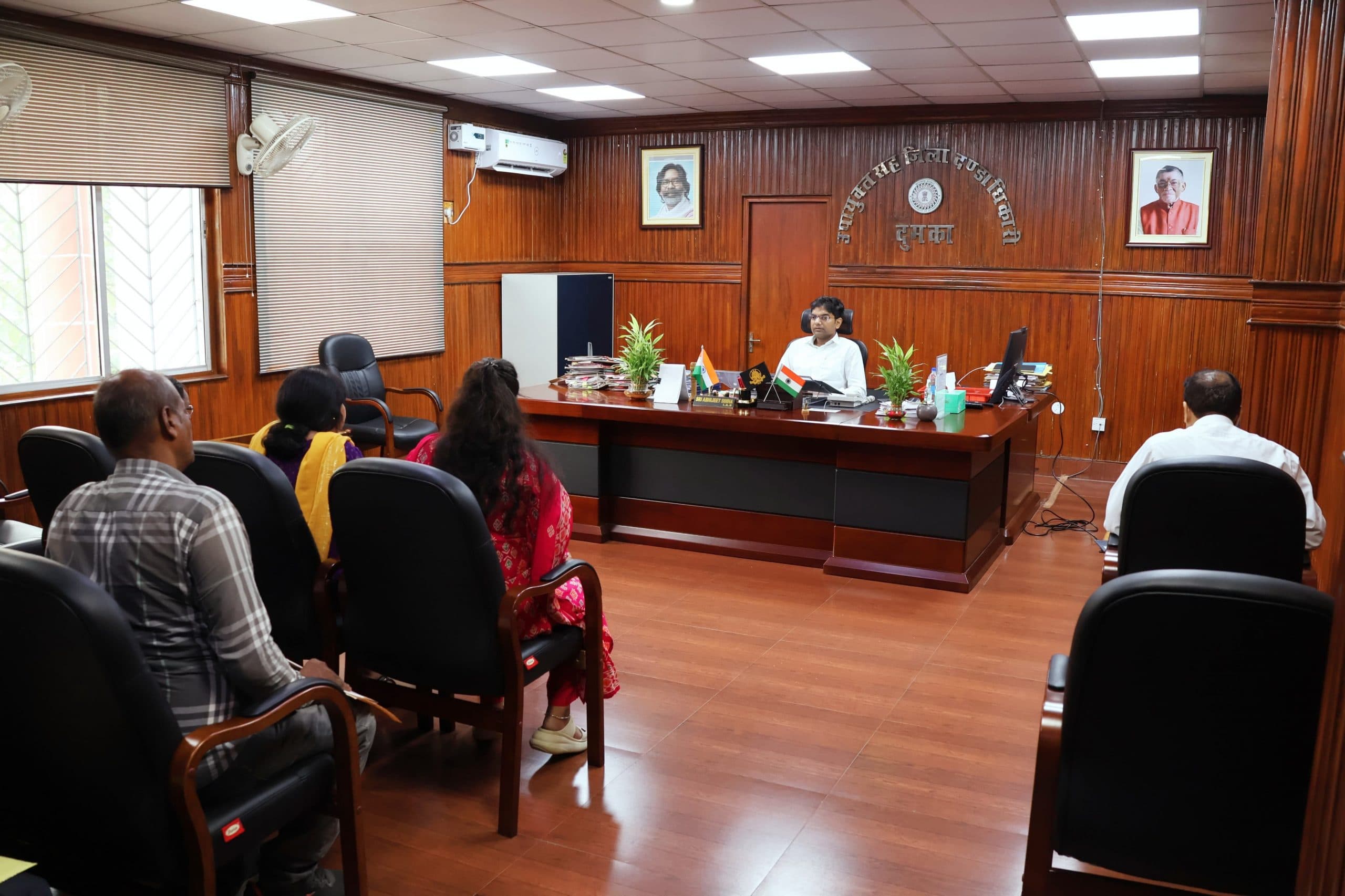 श्रमिको के निबंधन के लिए आयोजित करायें कैंप: डीसी