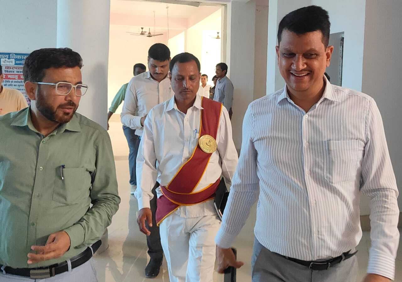 मतदाता सूची का विशेष गहन पुनरीक्षण कार्यक्रम का डीएम ने किया समीक्षा, दिए कई निर्देश