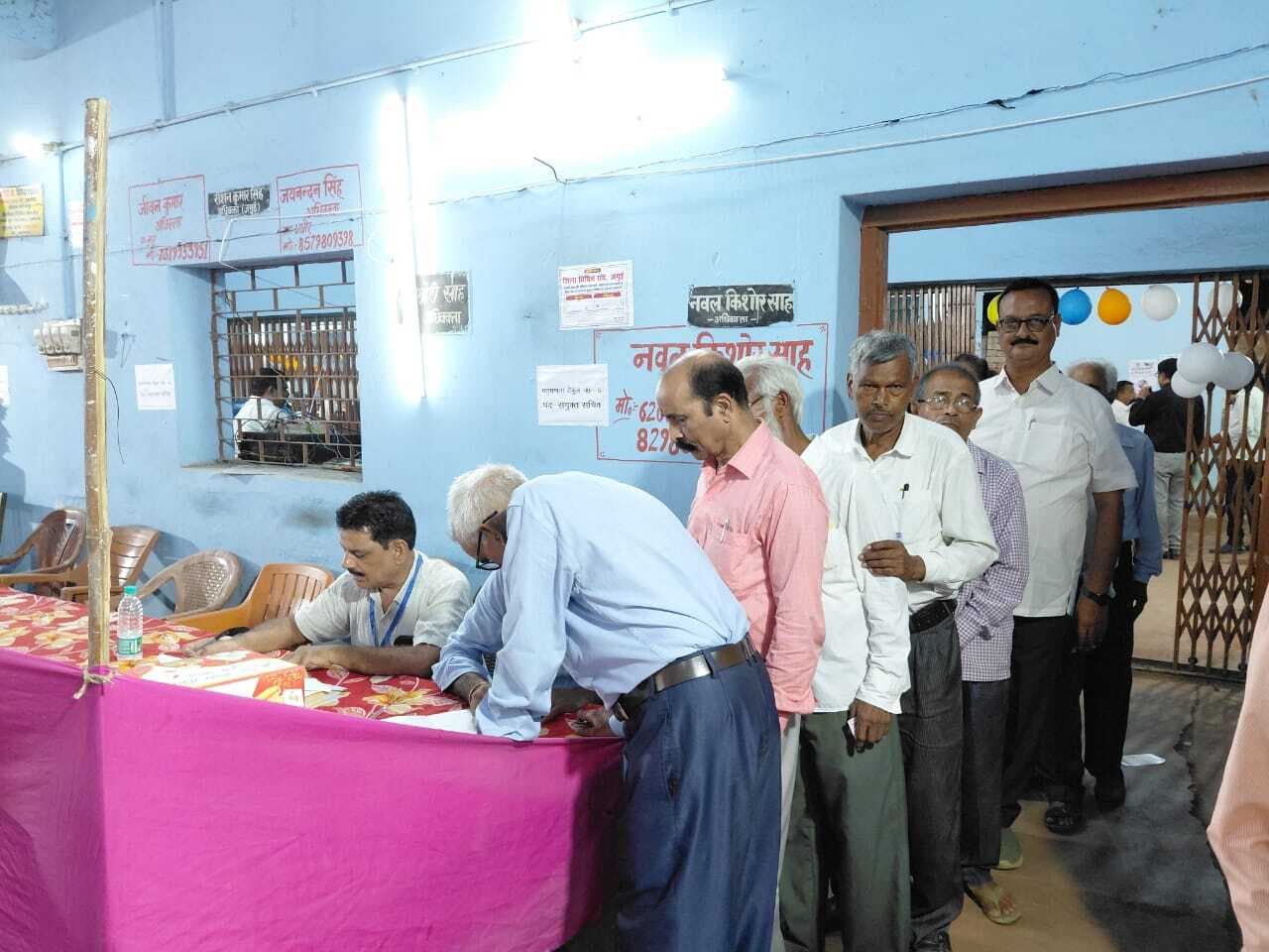 सीताराम सिंह बने जिला विधिज्ञ संघ के अध्यक्ष, अमित दूसरी बार बने महासचिव