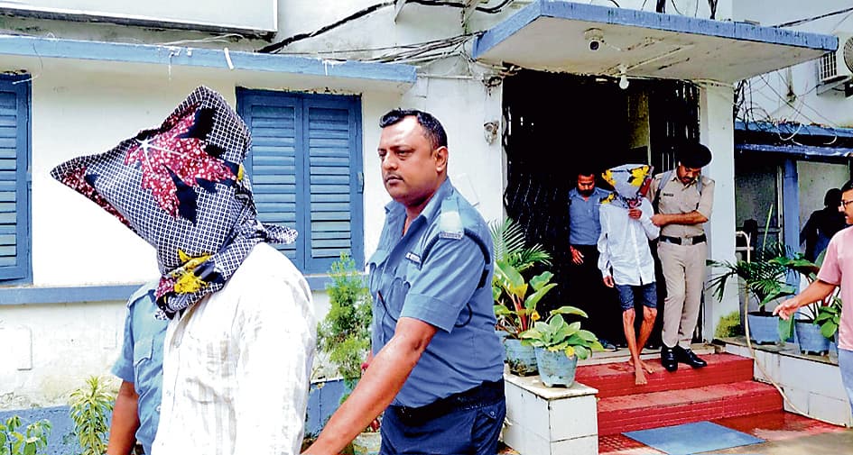 डॉक्टर के स्टीकर वाली कार से पकड़ा गया गांजा, तस्करी के तीन आरोपी गिरफ्तार