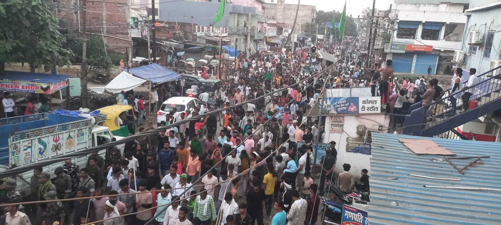 नीमारंग मोहल्ले से निकला अखाड़ा, युवाओं ने दिखाये करतब