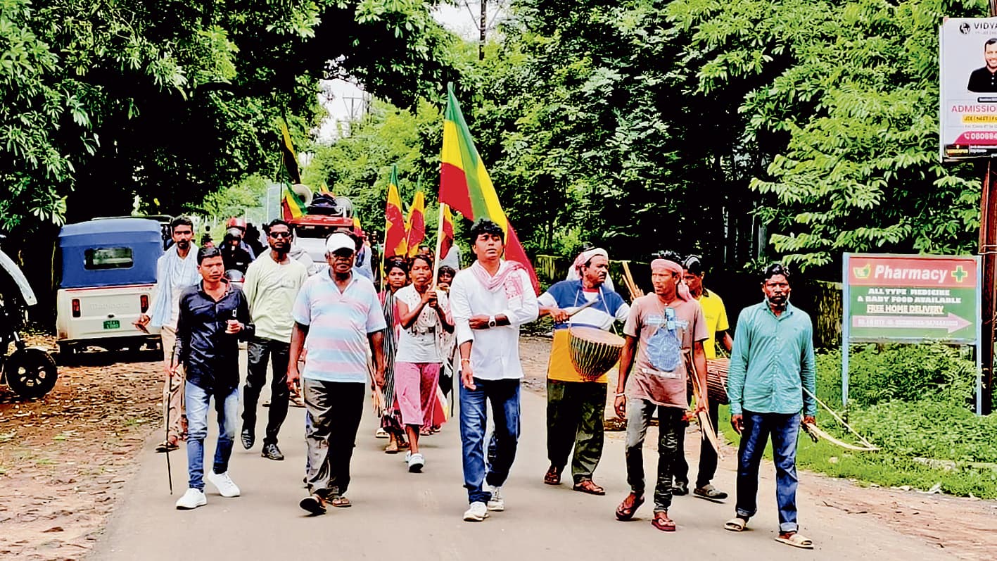 दुर्गापुर में आदिवासी समुदाय का प्रदर्शन