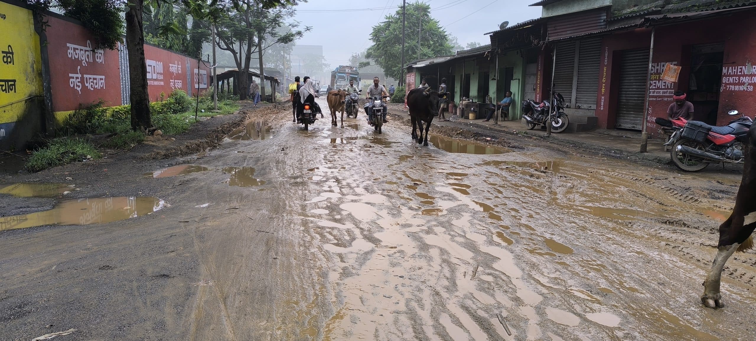 Giridih News :दुखहरण नाथ मंदिर जाने वाला रास्ता हुआ जर्जर, कांवरियों को होगी परेशानी