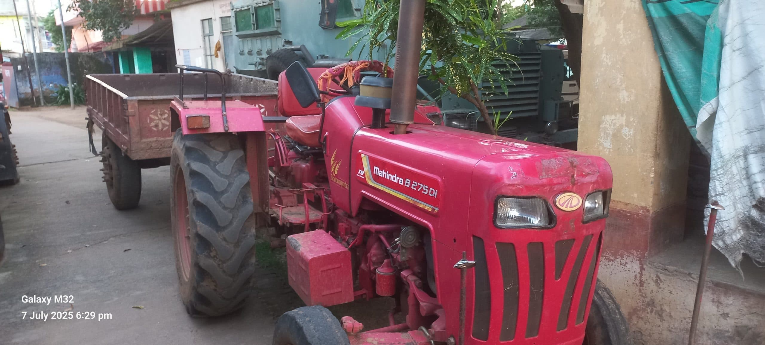 अवैध बालू खनन कर परिवहन करते एक ट्रैक्टर जब्त