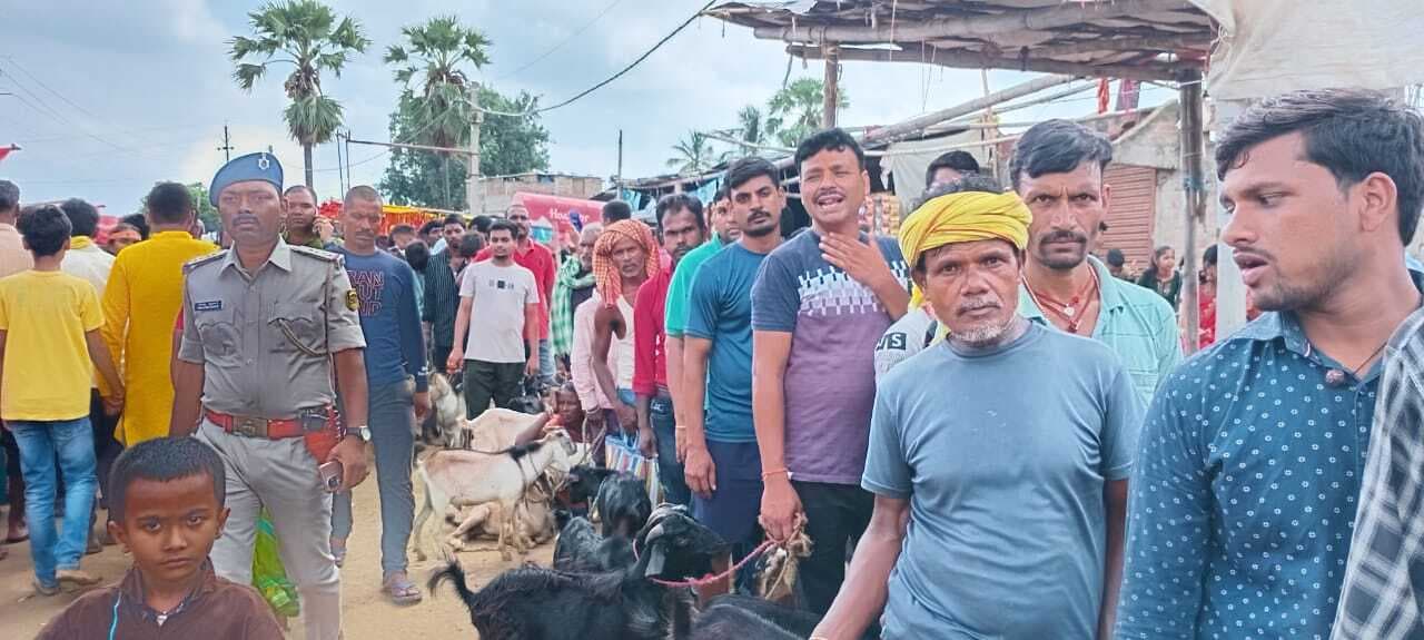 तेलडीहा दुर्गा मंदिर में दी गयी 22 सौ पाठा की बलि