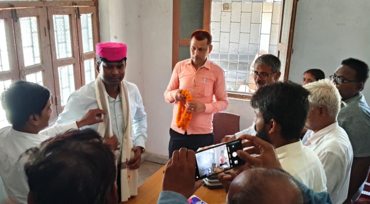 Madhubani News : अनुमंडल कृषि पदाधिकारी को स्थानांतरण होने पर दी विदाई