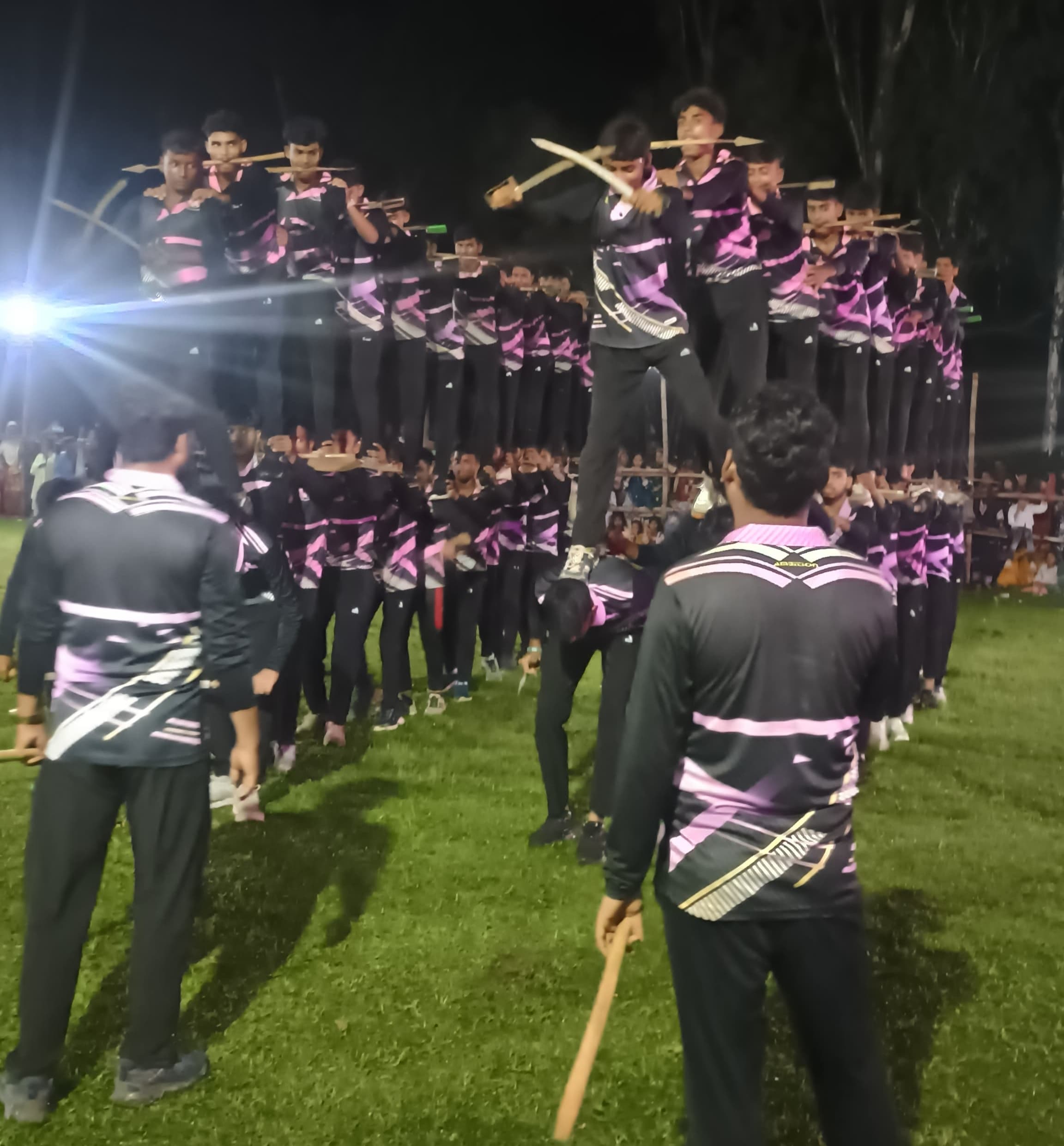 Giridih News :अखाड़ा प्रतियोगिता में खिलाड़ियों ने किया दिखाये करतब