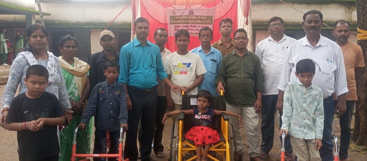 Bokaro News : 26 दिव्यांग बच्चों के बीच उपकरण का वितरण