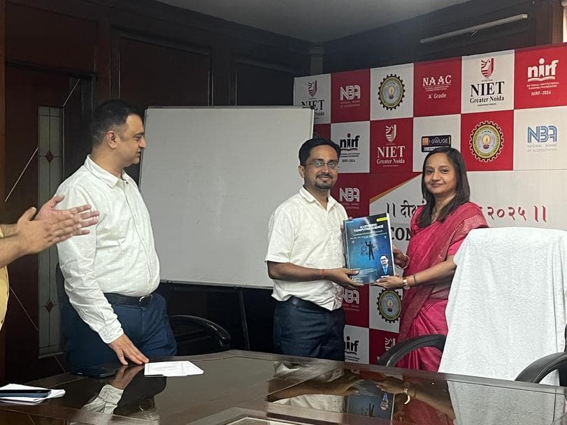 गोड्डा के अजीत ने कंप्यूटर साइंस पर लिखीं दो किताबें, नोएडा में हुआ विमोचन