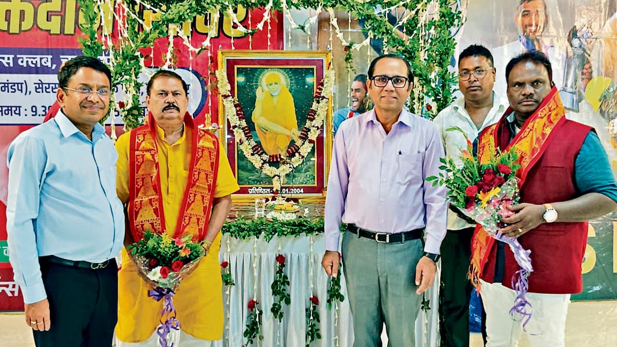 Chaibasa News : शिविर में महिलाओं की बढ़ी भागीदारी नियमित रक्तदाताओं को मिला सम्मान