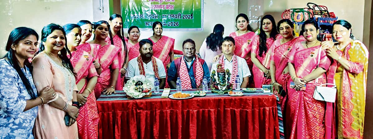 Chaibasa News : विधायक ने मारवाड़ी महिला सम्मेलन के श्रावणी मेले का उद्घाटन किया