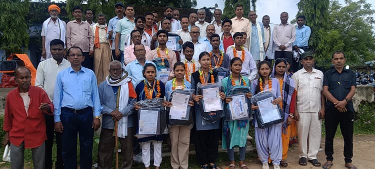 Dhanbad News: बीबीएम उवि निचितपुर में प्रतिभा सम्मान समारोह