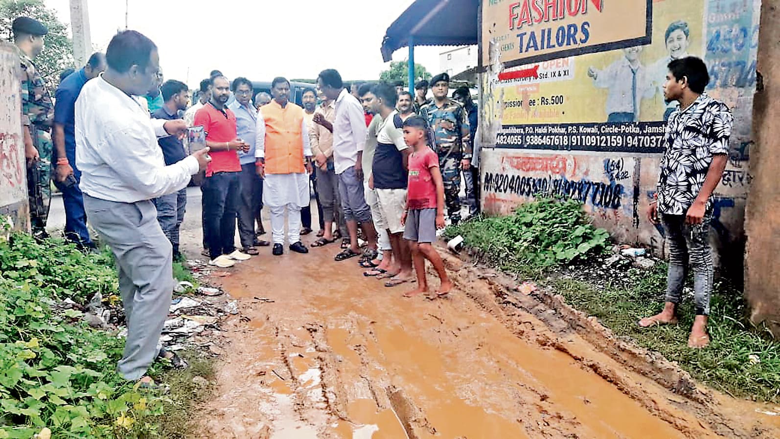 East Singhbhum News : हल्दीपोखर साहू पाड़ा की समस्या की सुधि ले प्रशासन : अर्जुन मुंडा