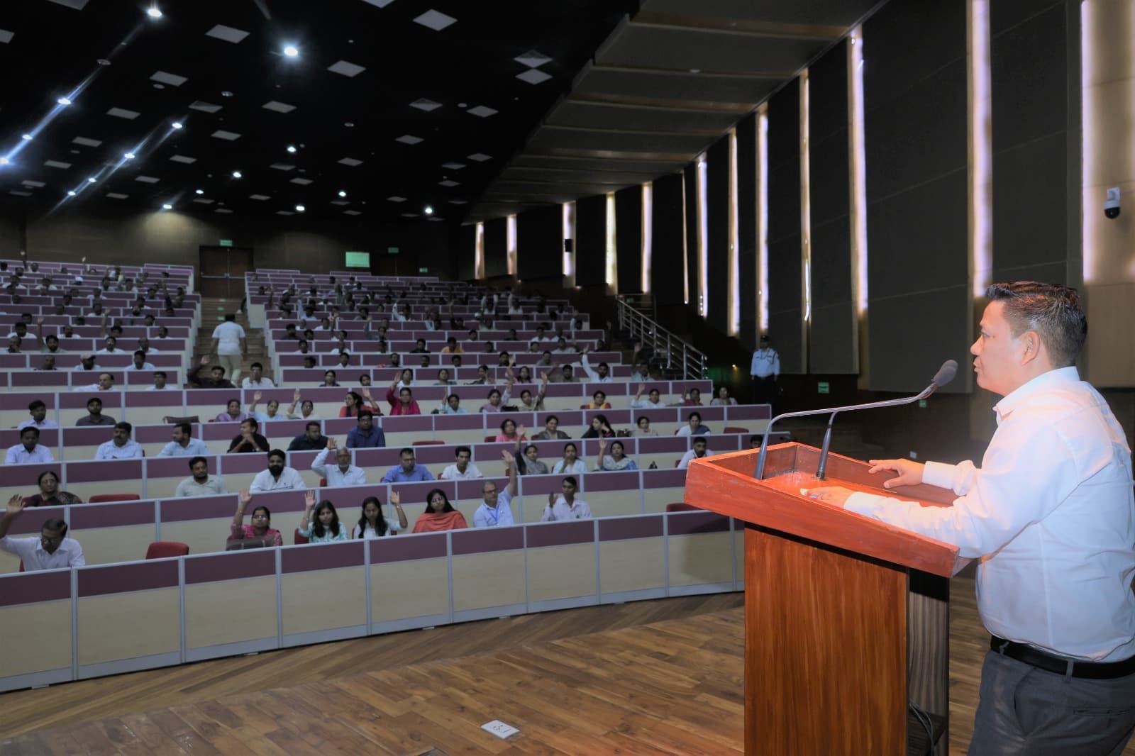 Patna News : गणना फॉर्म वितरण व संग्रह में तेजी लाएं : सीइओ